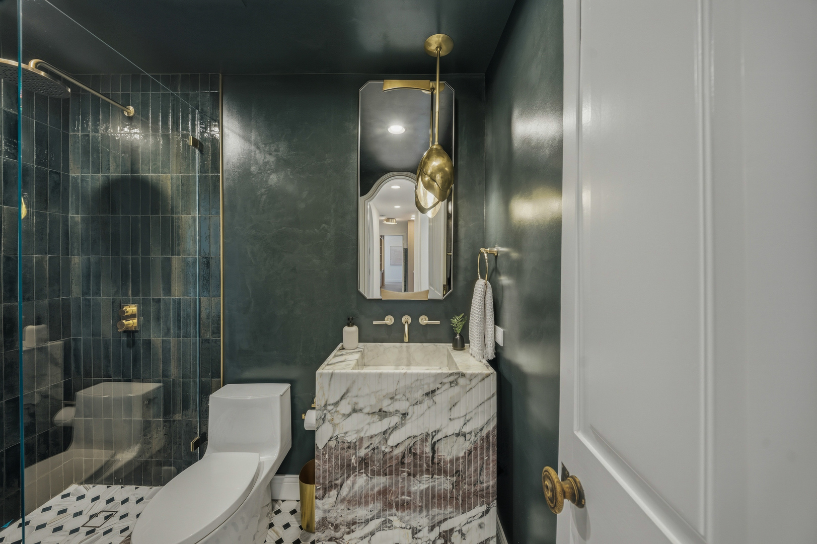 111 E Chestnut Street Unit: PH-AB