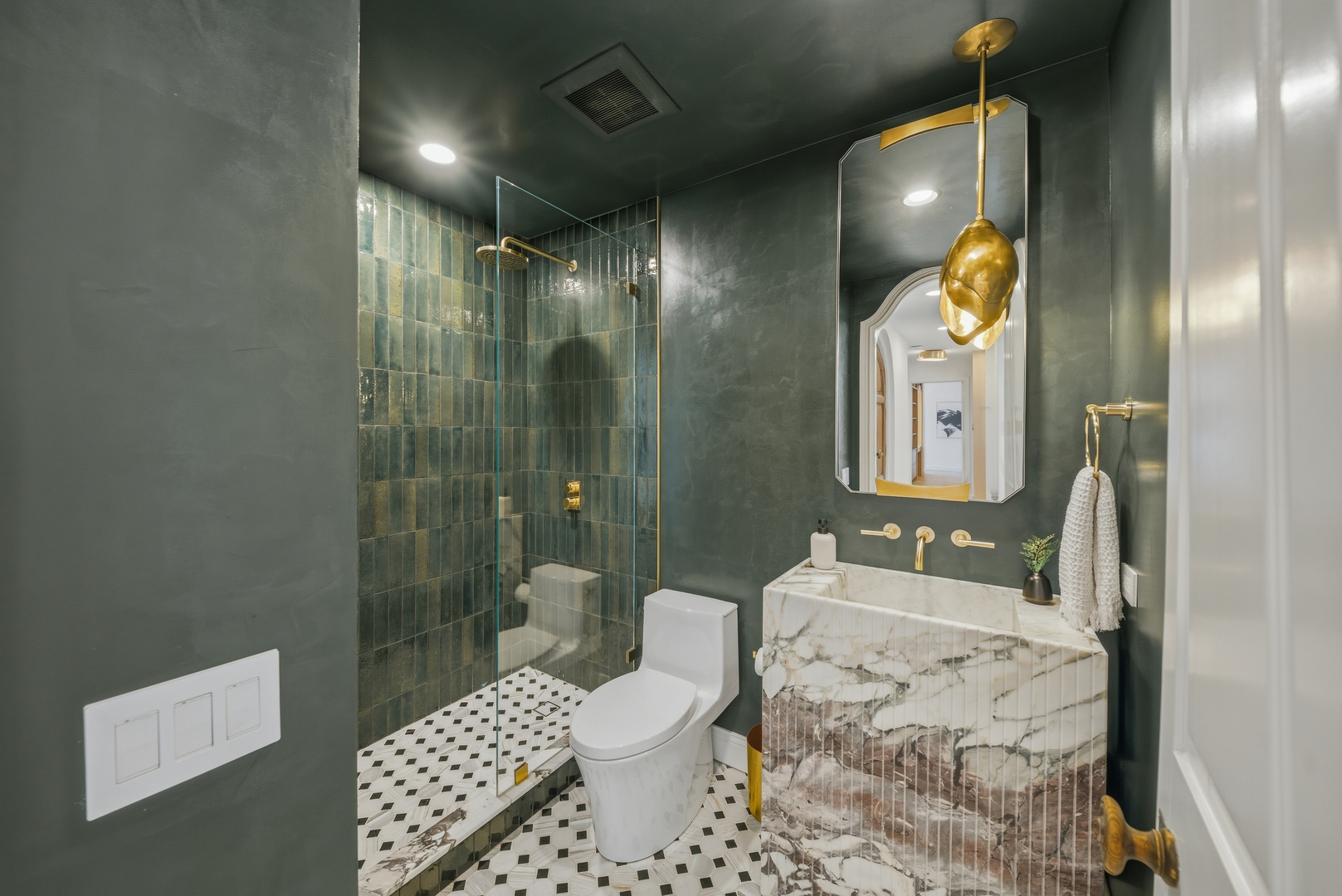 111 E Chestnut Street Unit: PH-AB