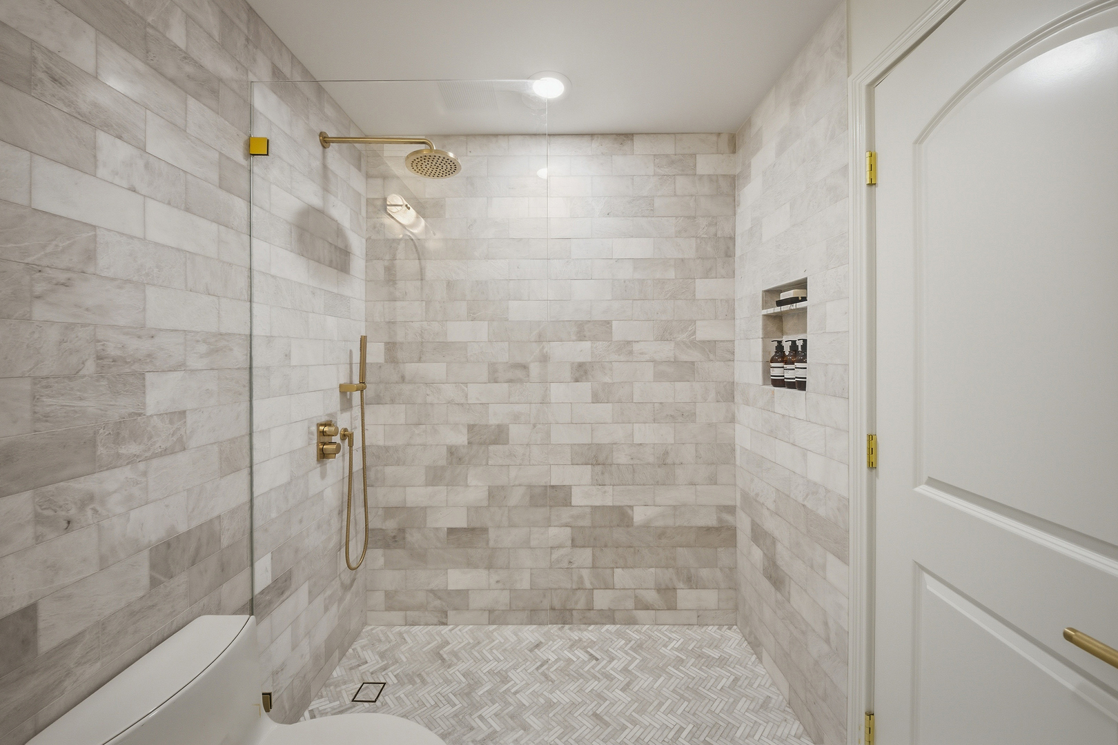111 E Chestnut Street Unit: PH-AB