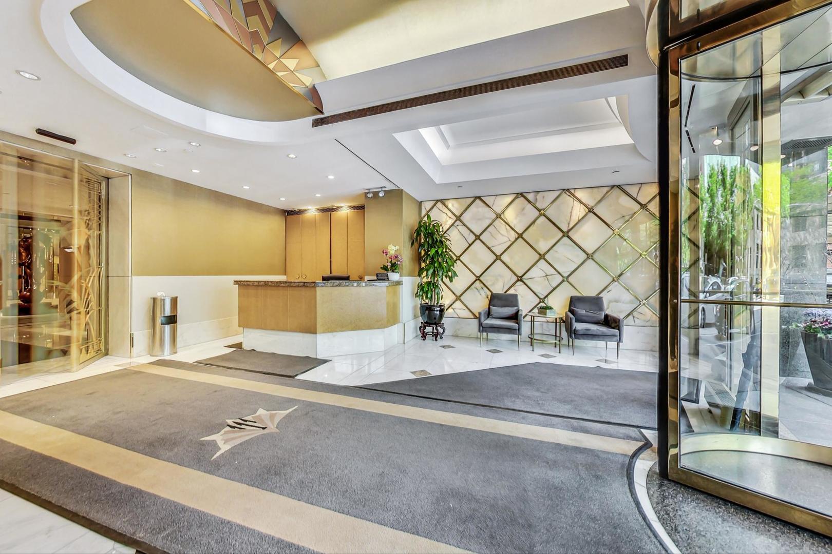 111 E Chestnut Street Unit: PH-AB