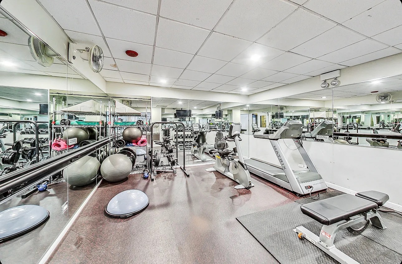 111 E Chestnut Street Unit: 22A