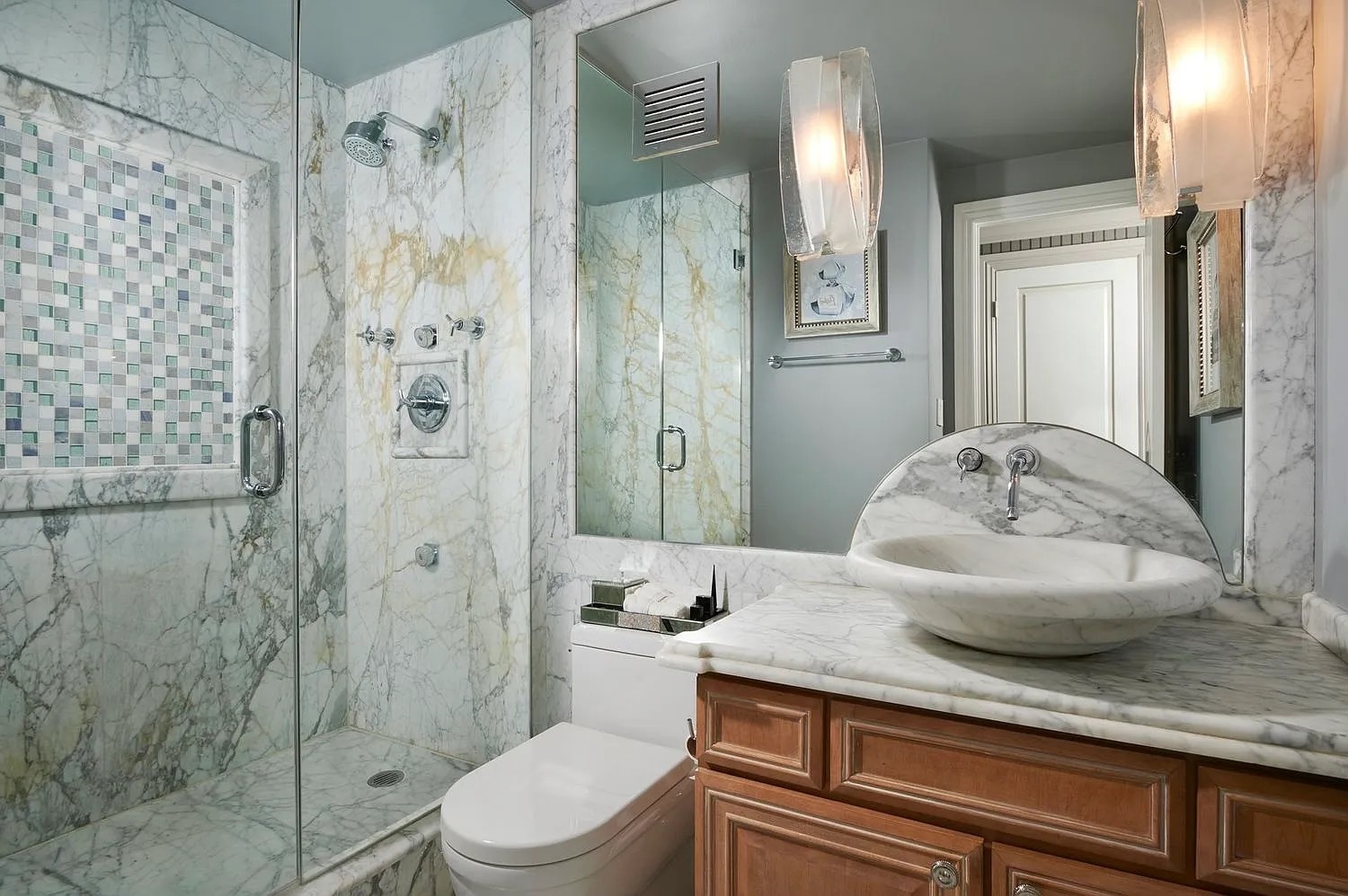 111 E Chestnut Street Unit: 22A