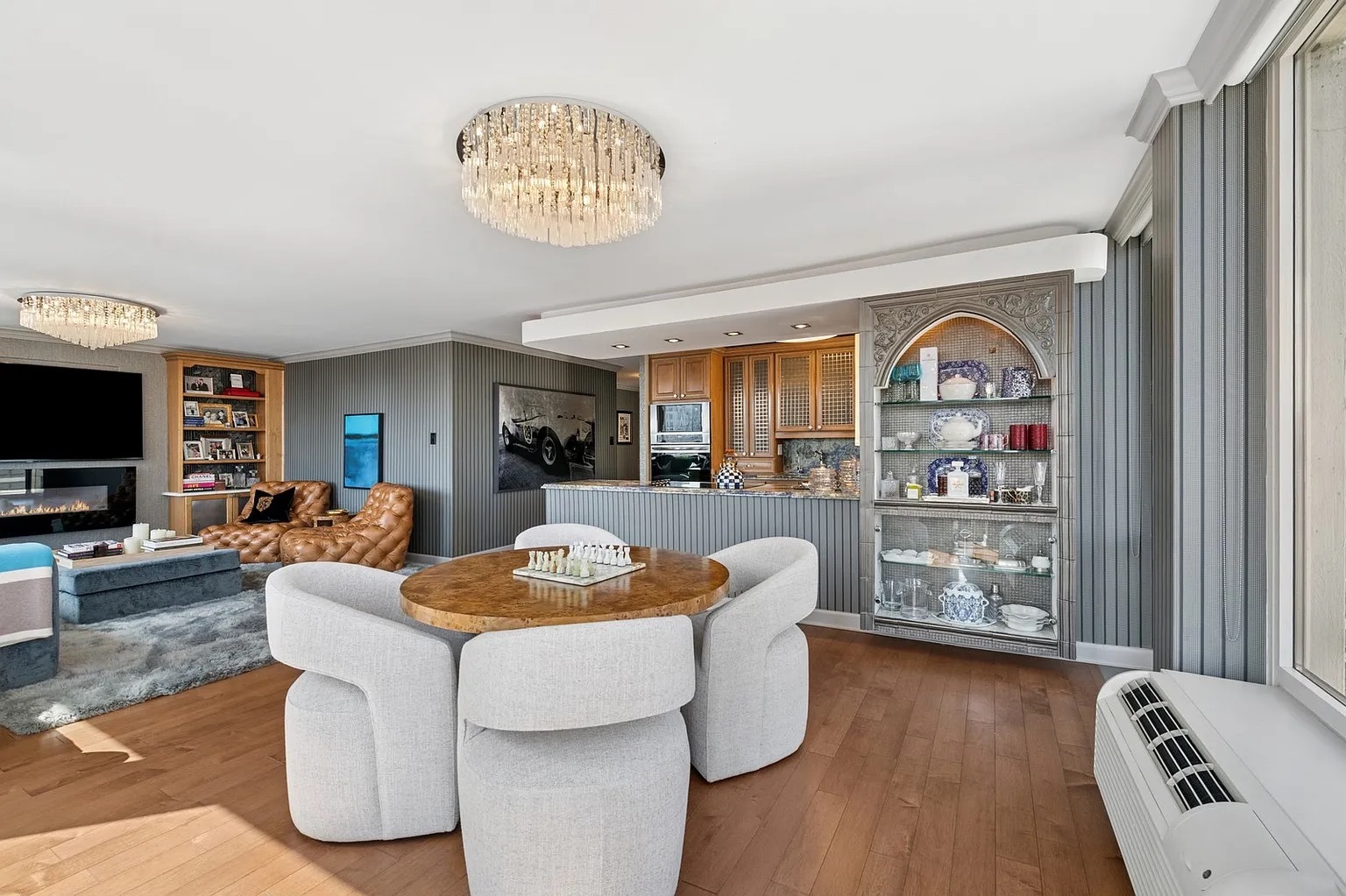 111 E Chestnut Street Unit: 22A