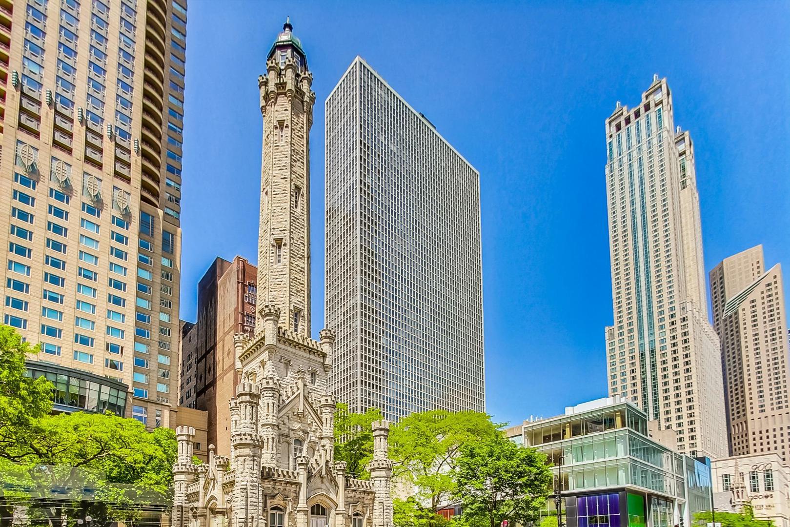 111 E Chestnut Street Unit: 22A