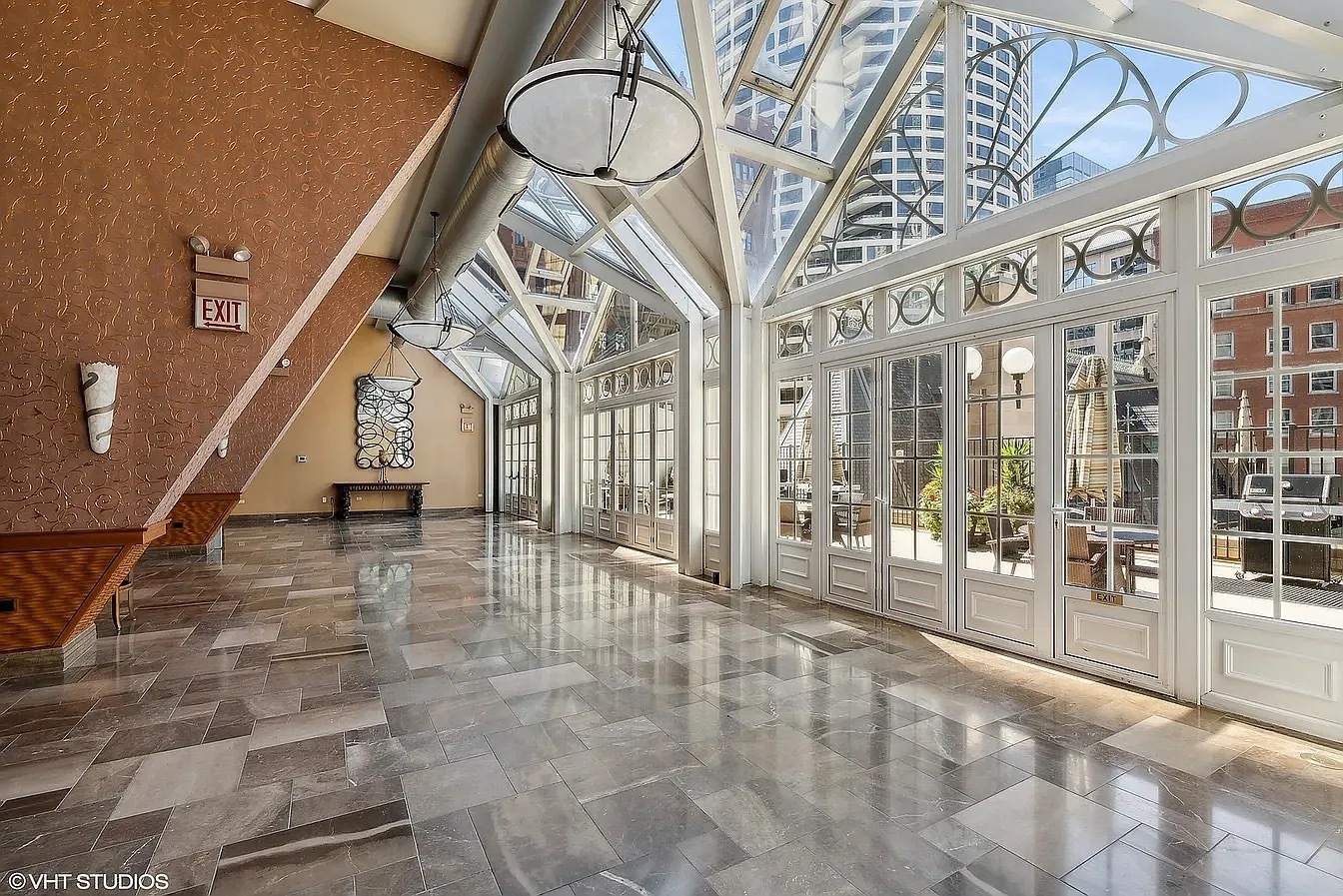 111 E Chestnut Street Unit: 22A