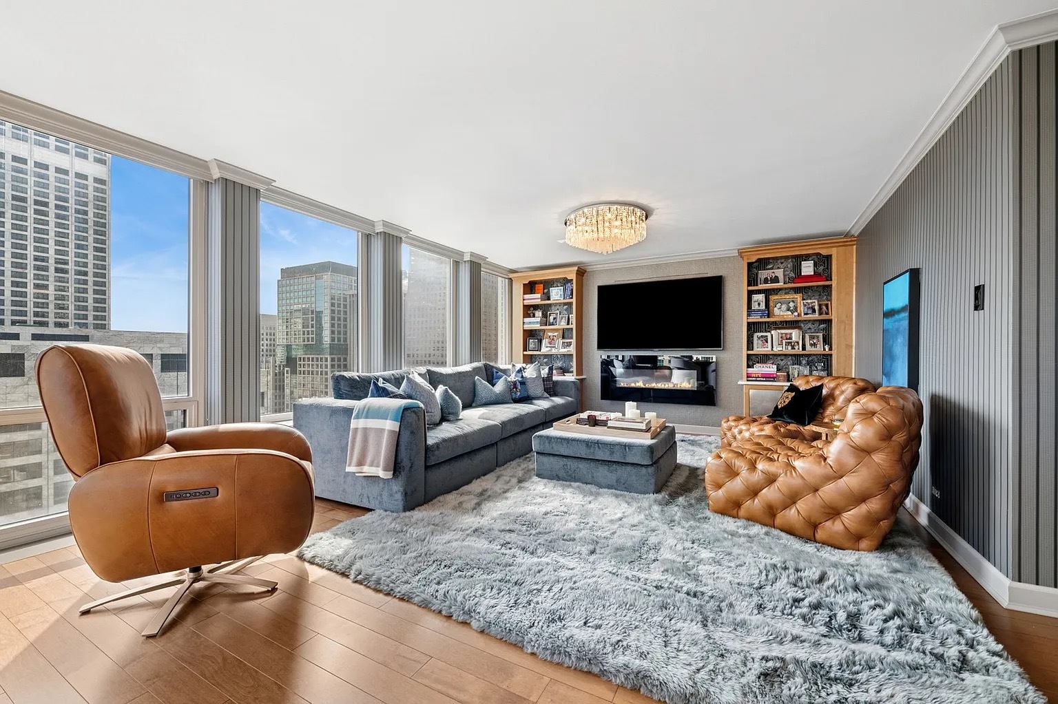 111 E Chestnut Street Unit: 22A
