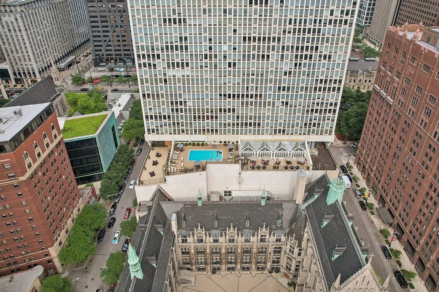 111 E Chestnut Street Unit: 22A