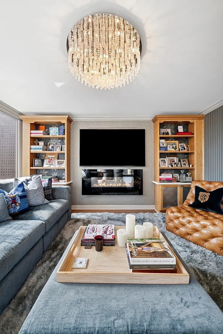 111 E Chestnut Street Unit: 22A