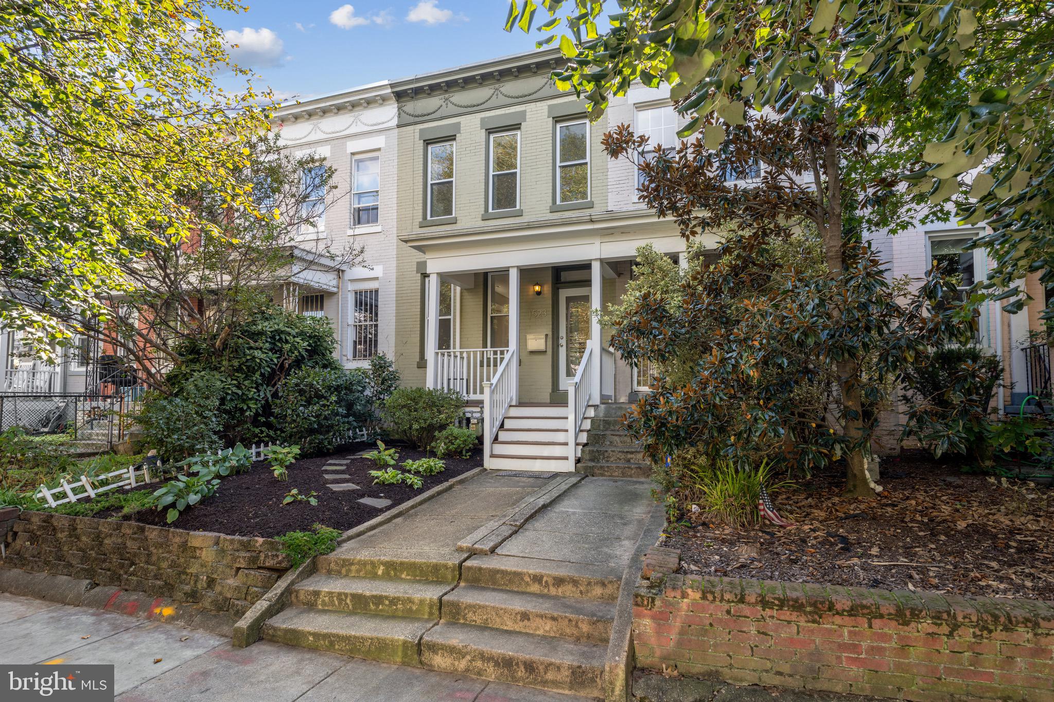 1523 D St SE