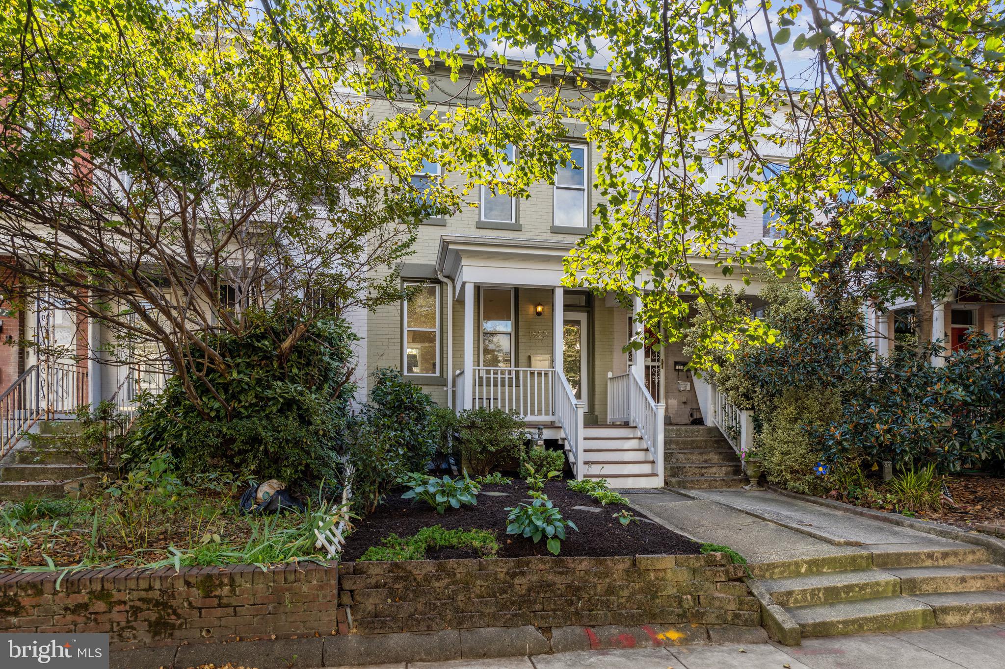 1523 D St SE