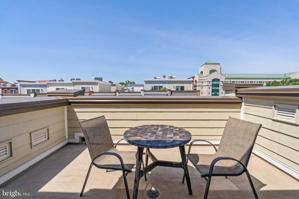 610 Regent Pl NE