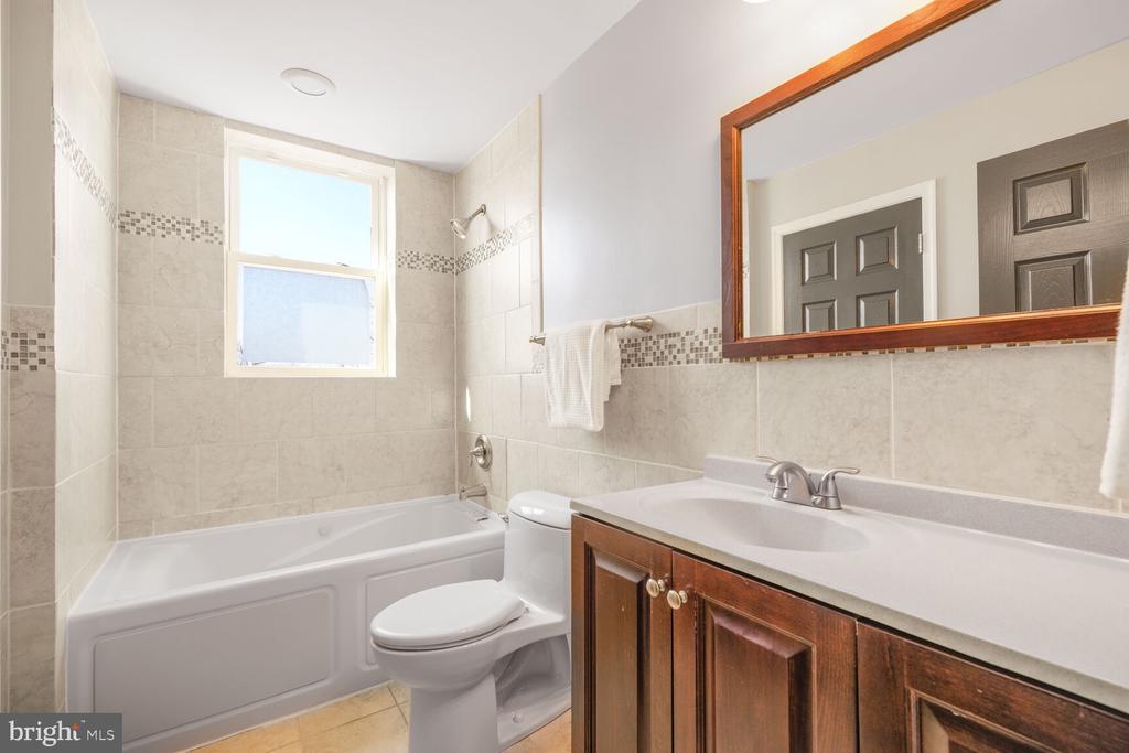 1823 Newton St NW #209