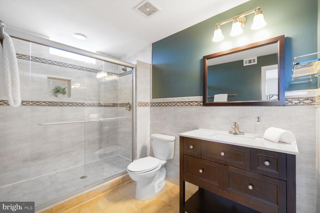 1823 Newton St NW #209