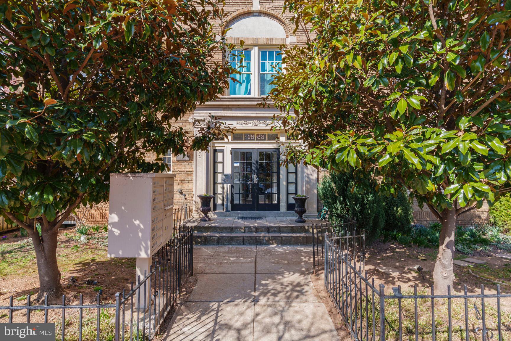 1823 Newton St NW #209