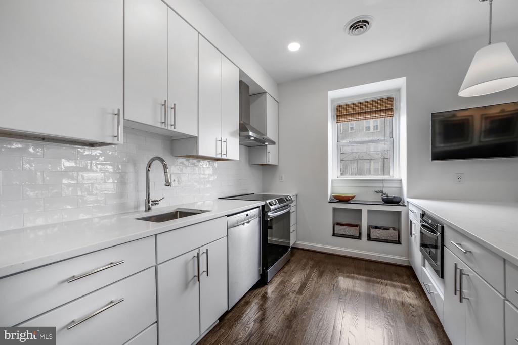 1933 S St NW #E