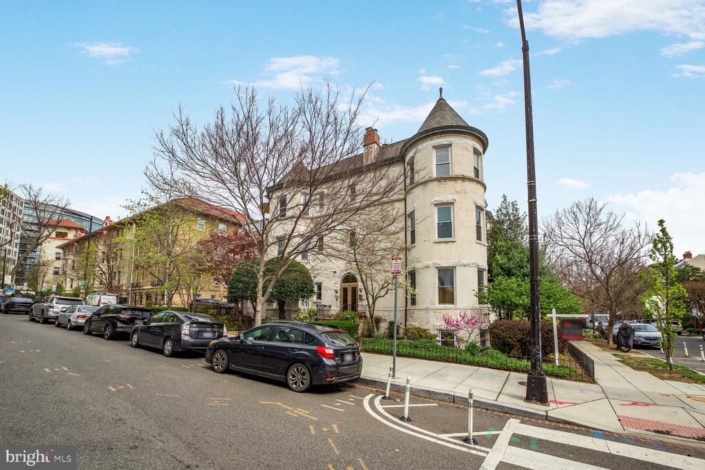 1933 S St NW #E