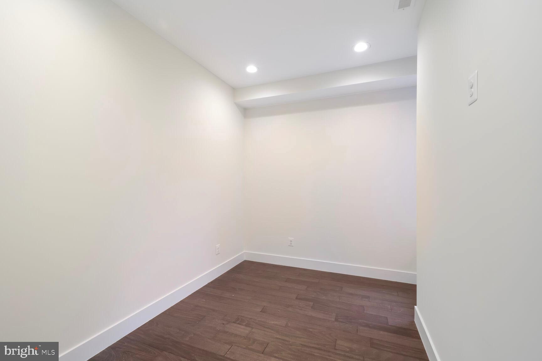 525 Kennedy St NW #4