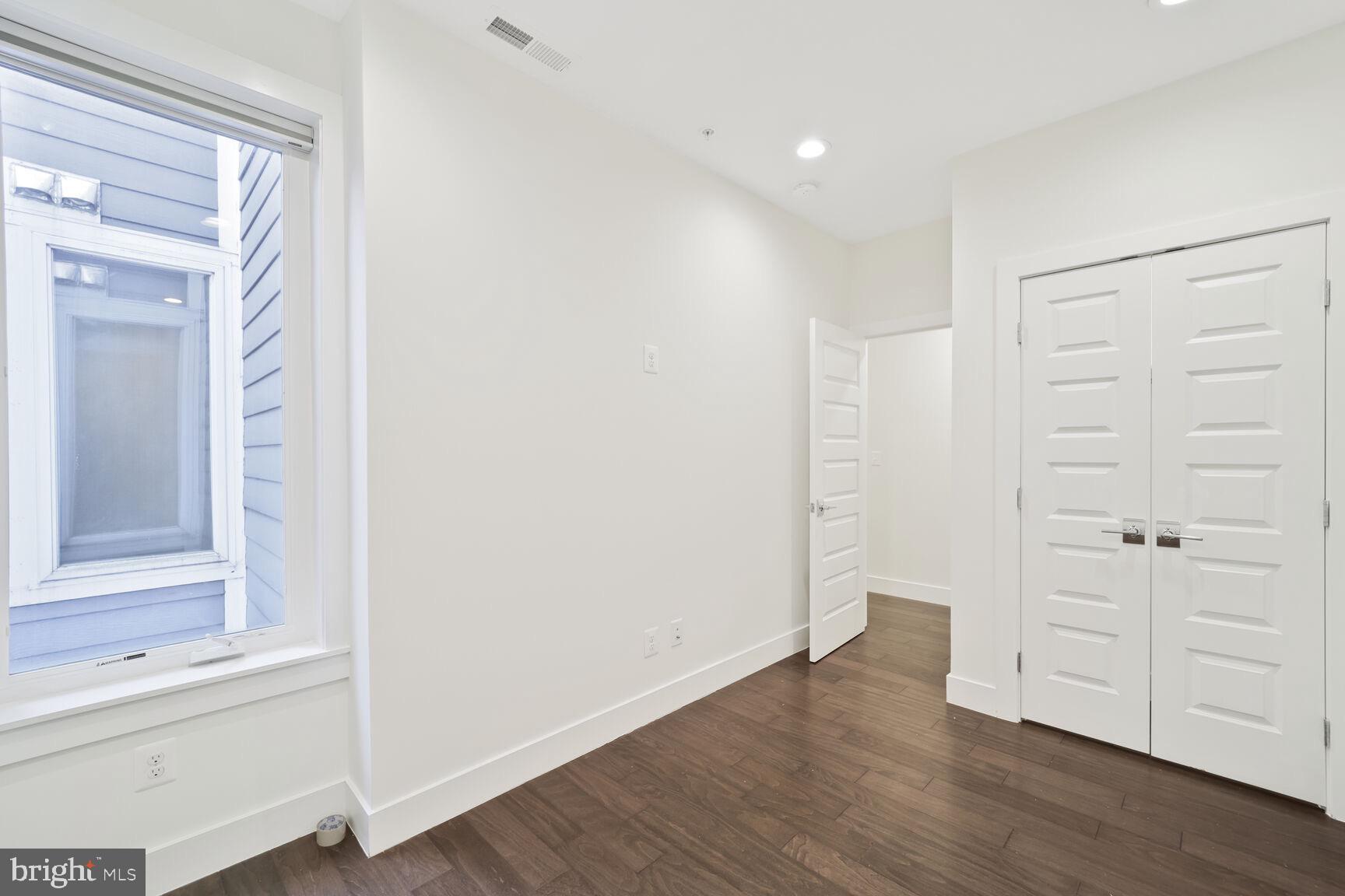 525 Kennedy St NW #4