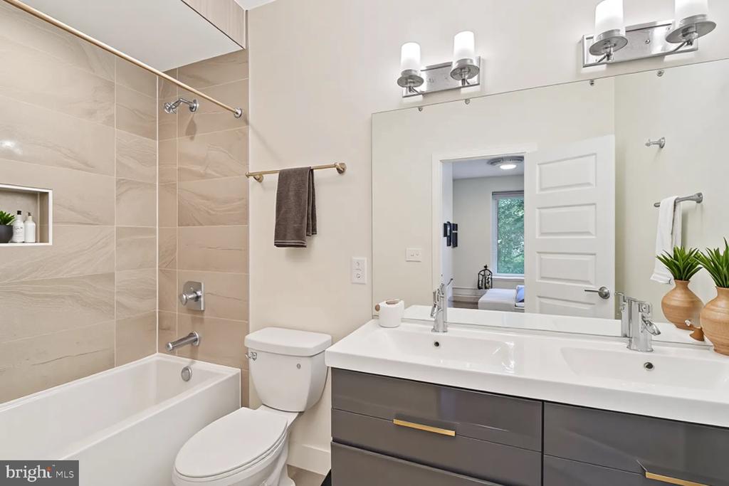 525 Kennedy St NW #4