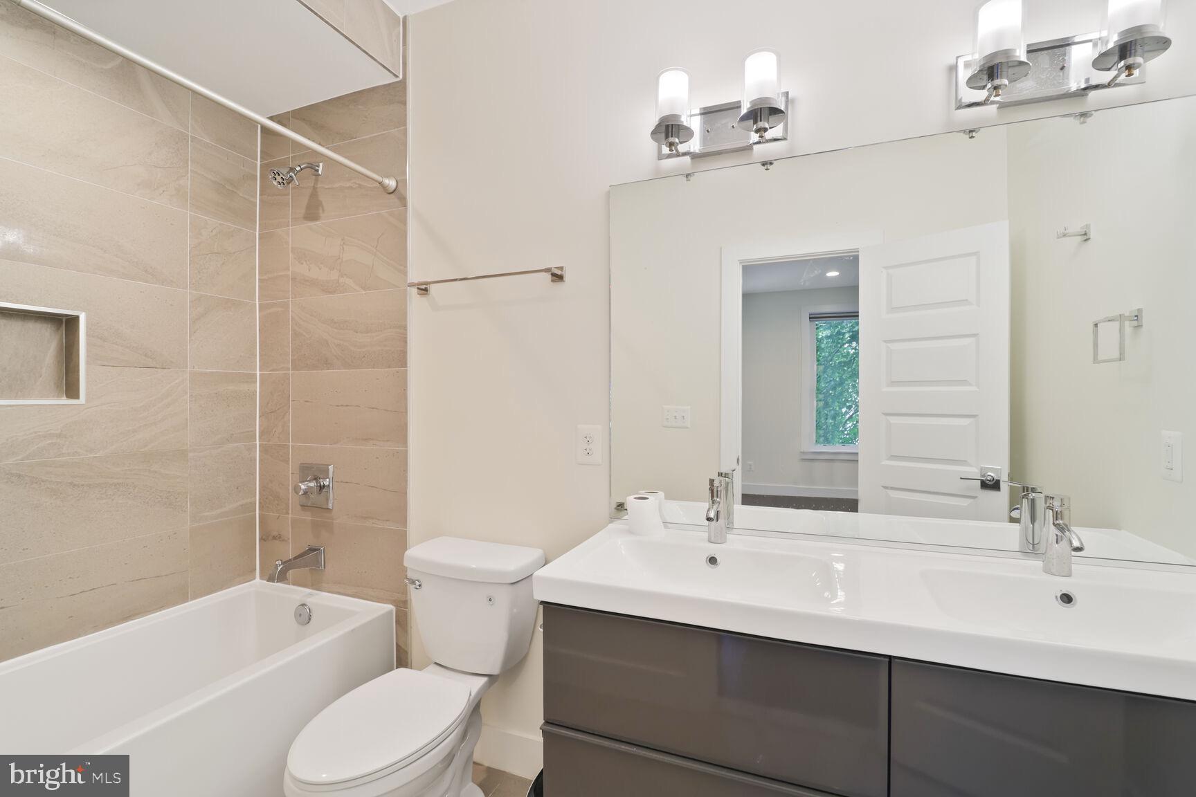 525 Kennedy St NW #4