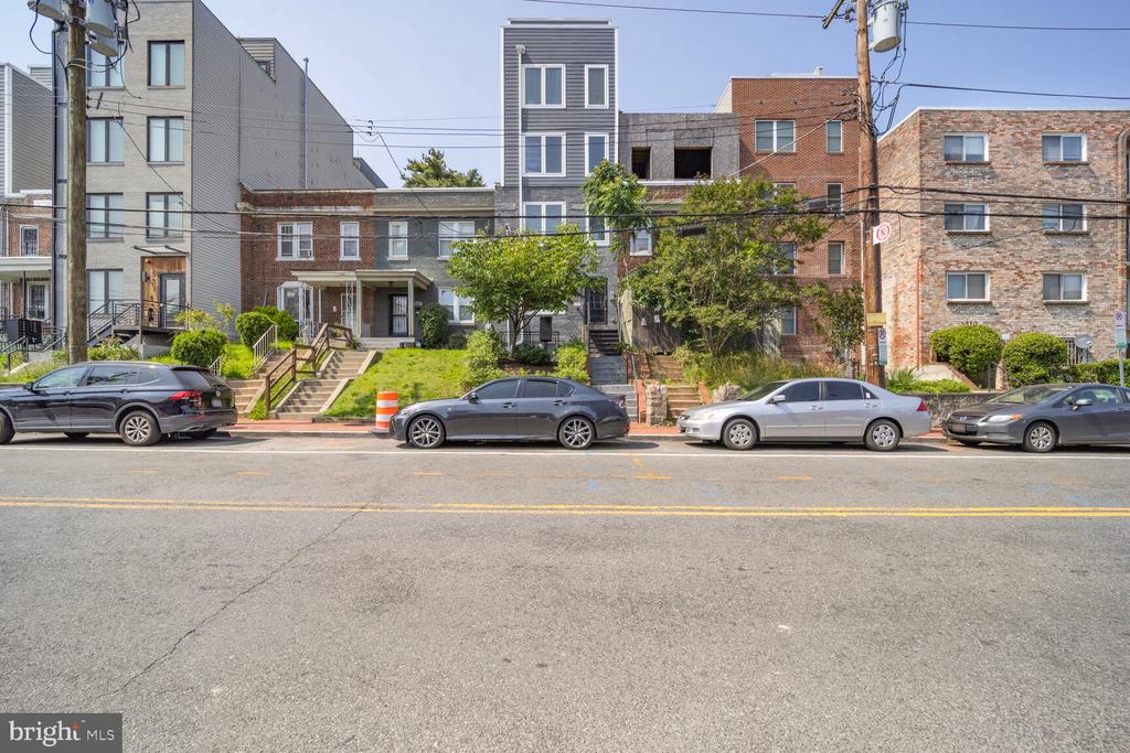525 Kennedy St NW #4