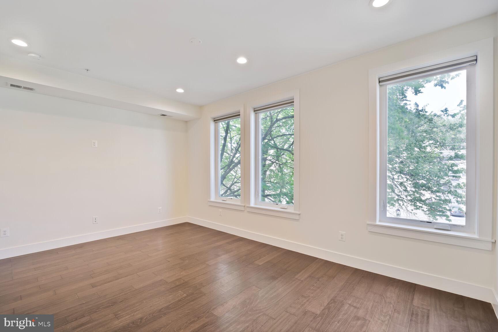 525 Kennedy St NW #4