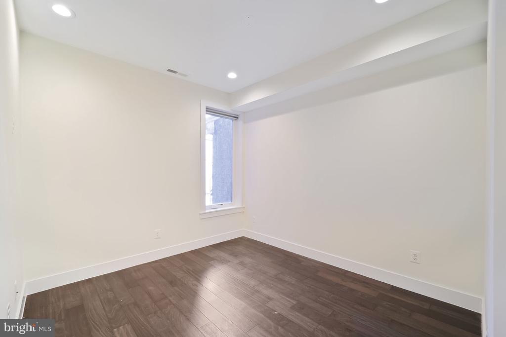 525 Kennedy St NW #4