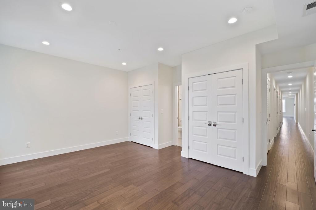 525 Kennedy St NW #4