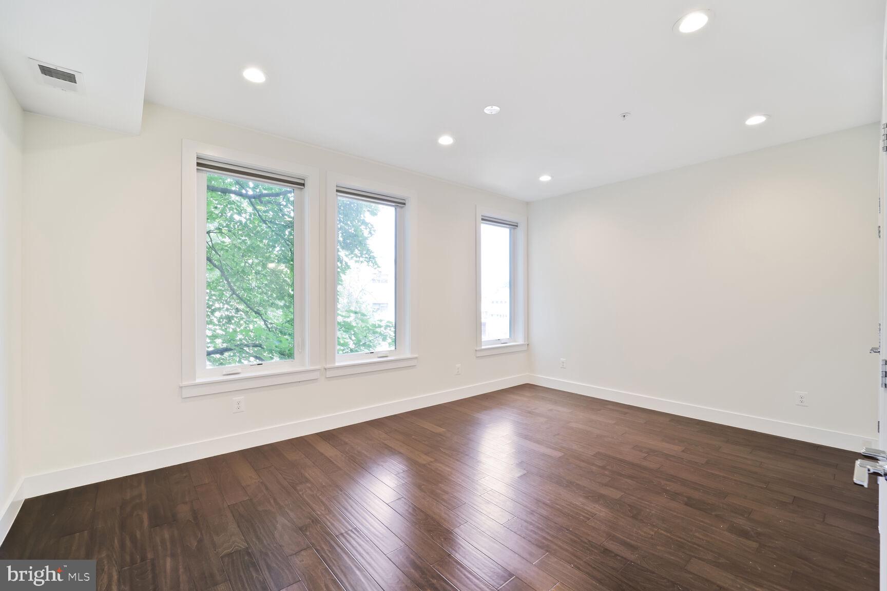 525 Kennedy St NW #4