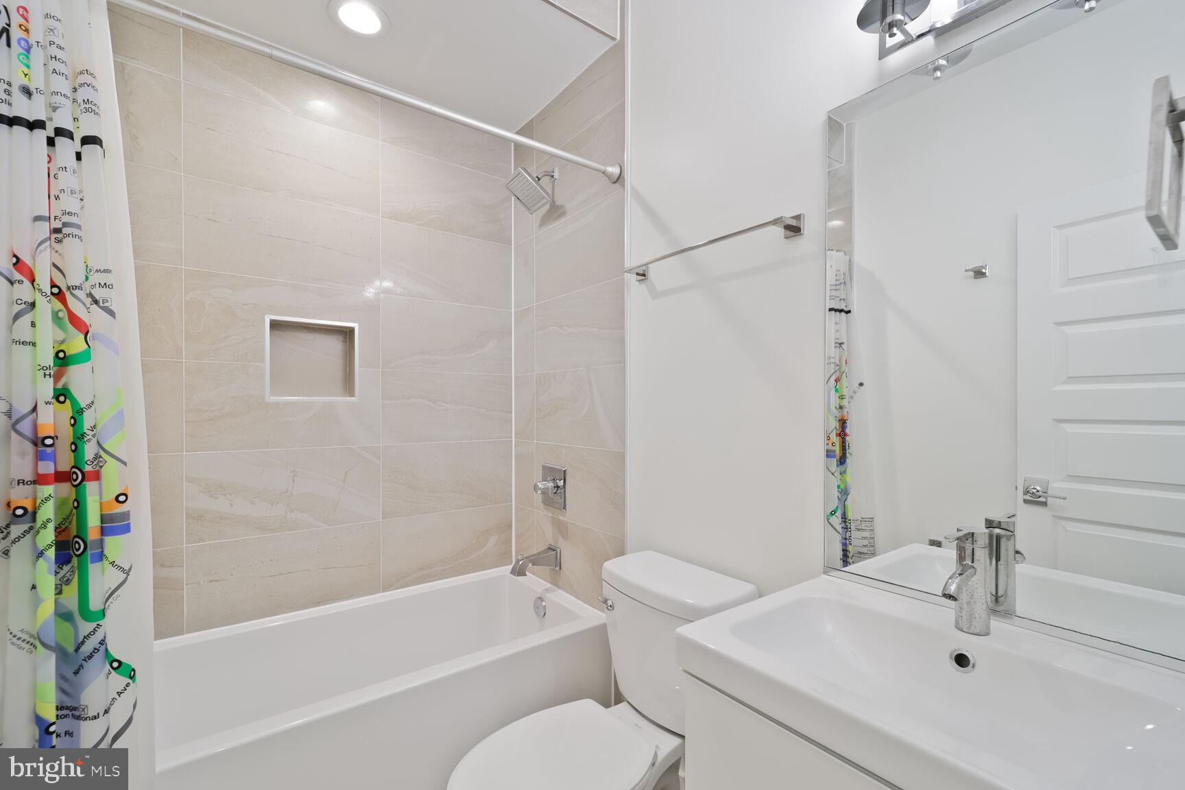 525 Kennedy St NW #4