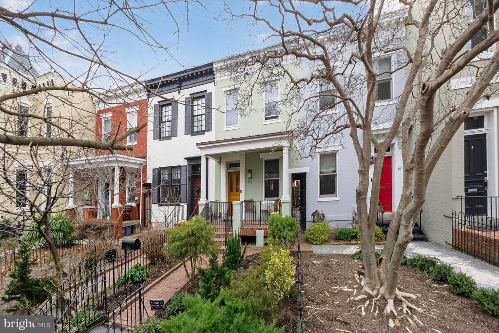 613 G STREET SE