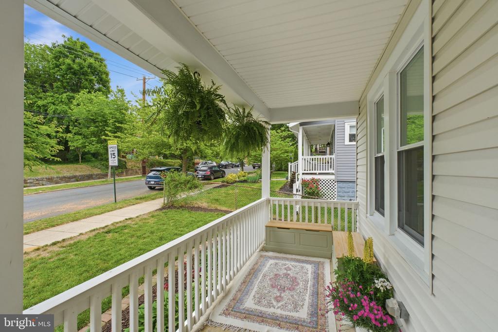 2211 R STREET SE