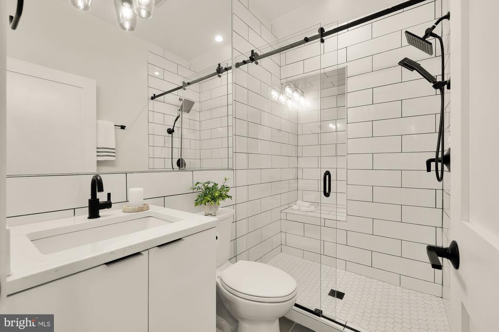 1120 PENN STREET NE Unit: 2