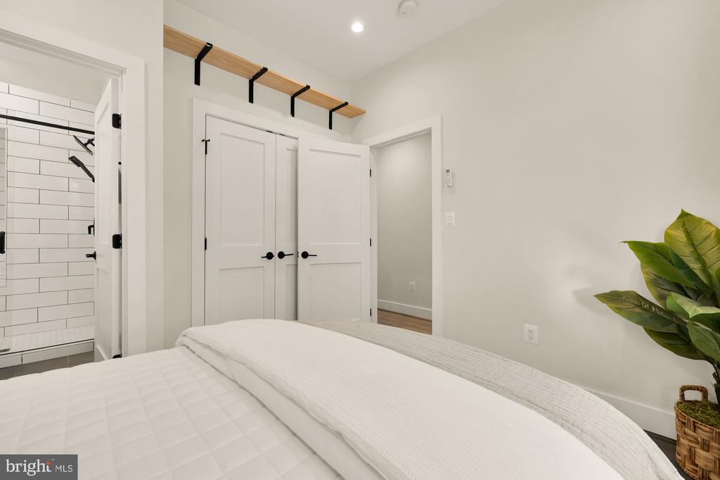 1120 PENN STREET NE Unit: 2