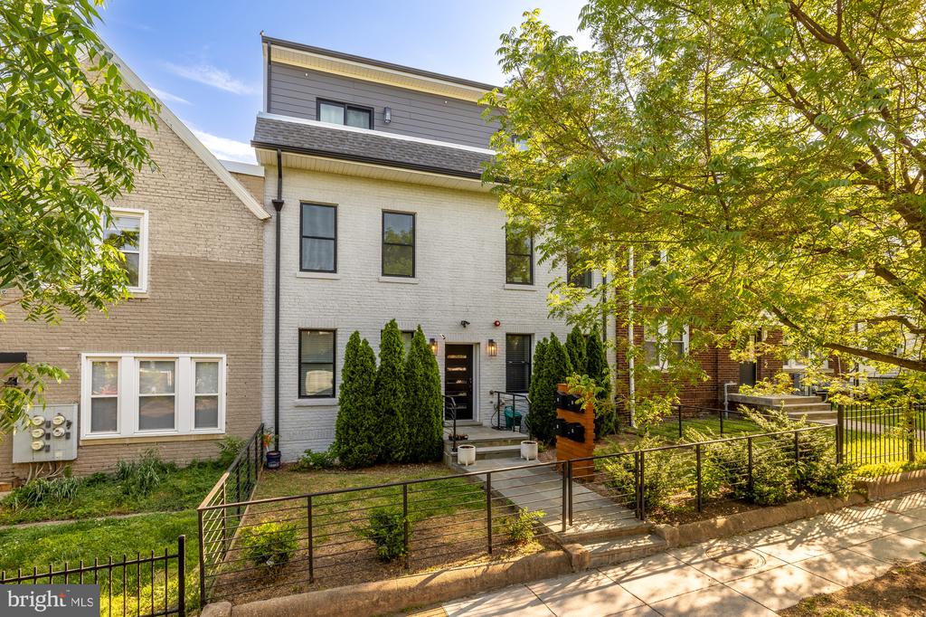 1120 PENN STREET NE Unit: 2