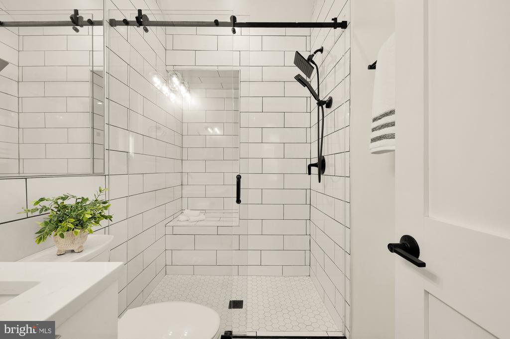 1120 PENN STREET NE Unit: 2