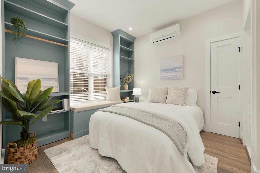 1120 PENN STREET NE Unit: 2
