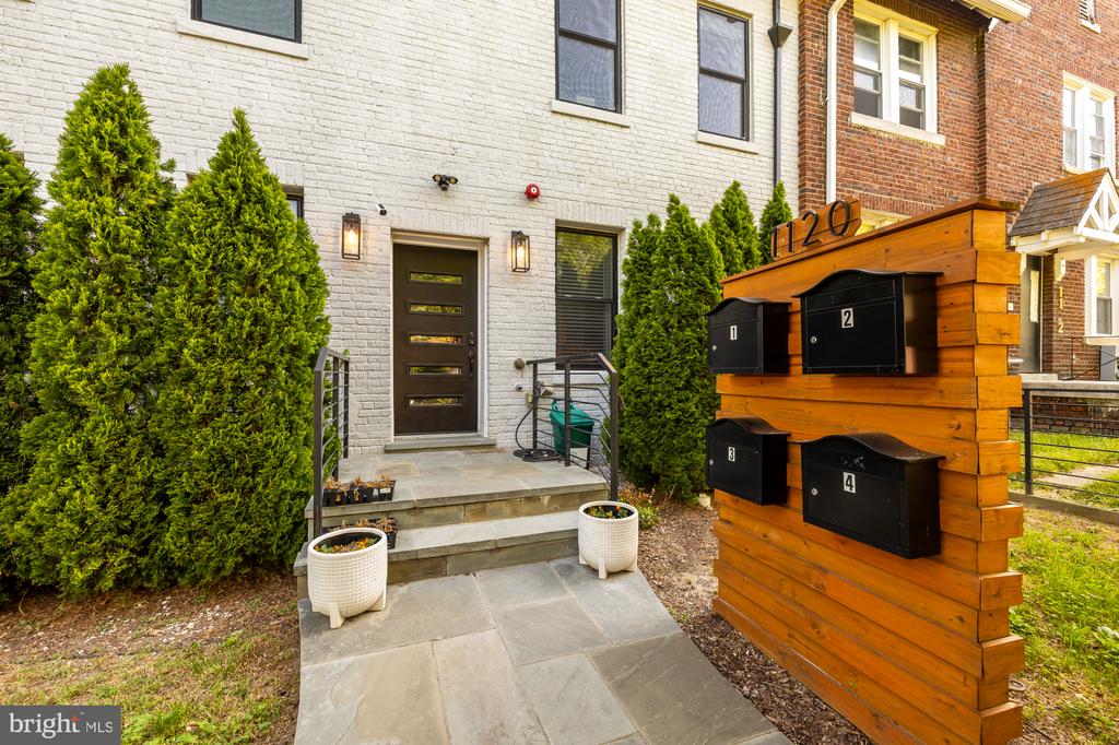 1120 PENN STREET NE Unit: 2