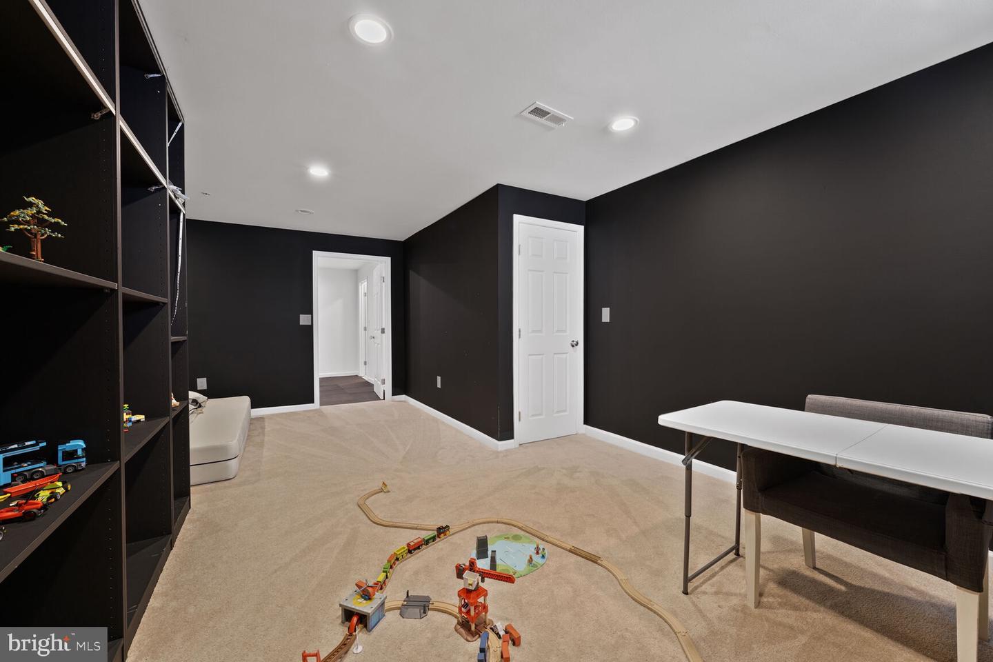 2604 Tree View Way