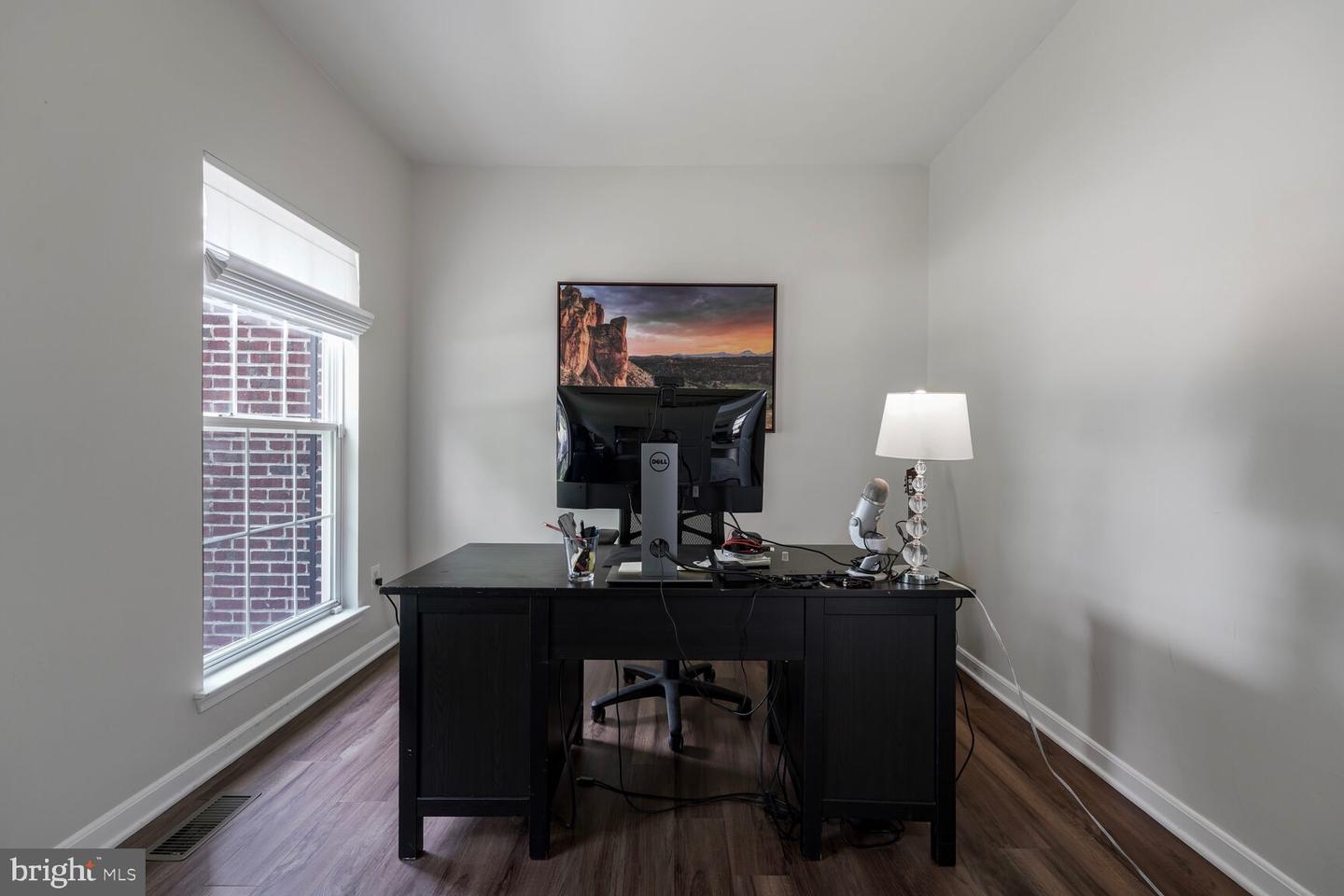 2604 Tree View Way