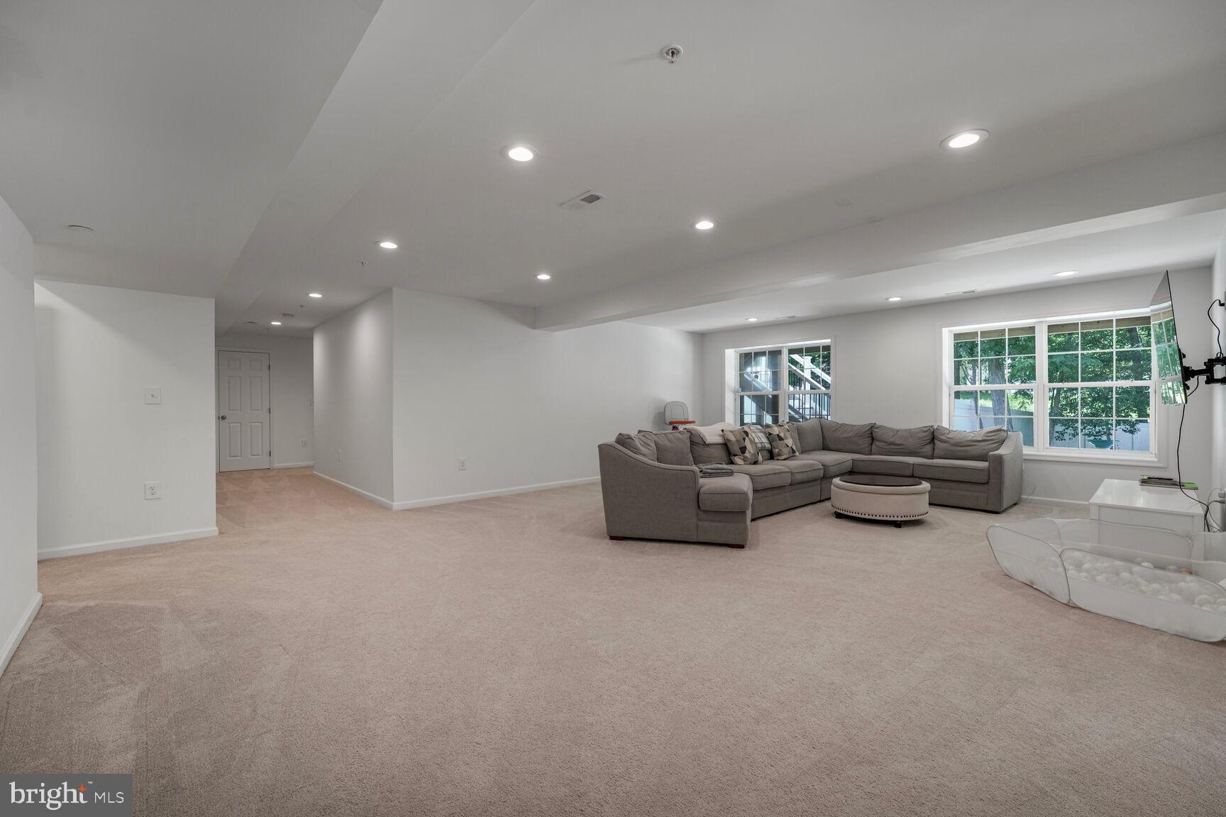 2604 Tree View Way