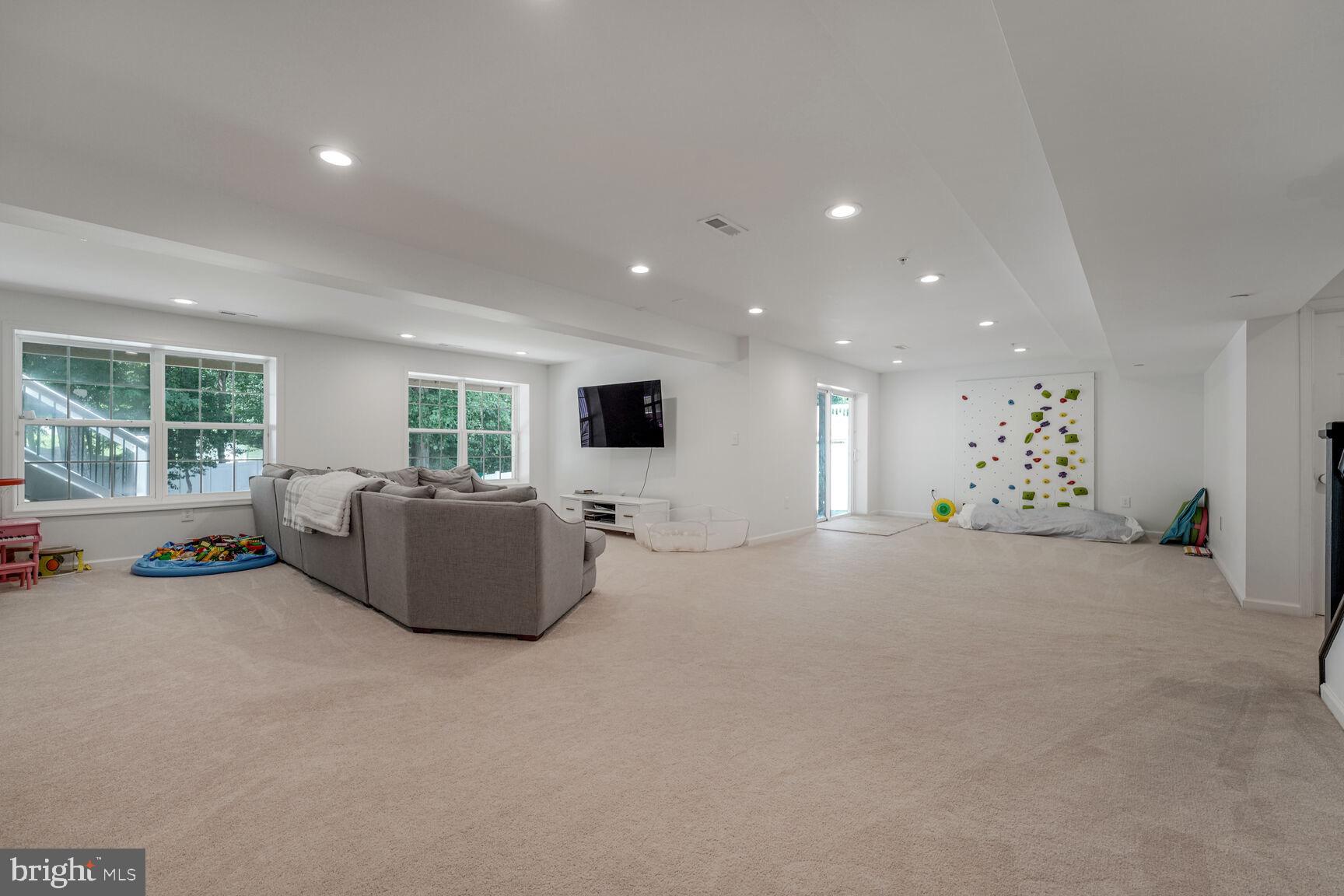 2604 Tree View Way