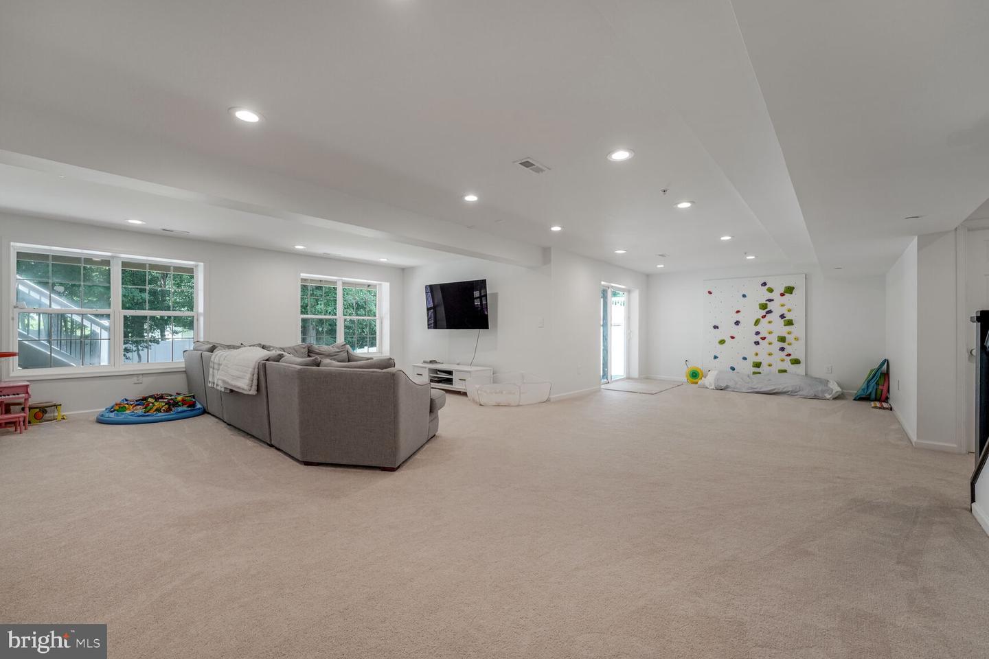 2604 Tree View Way