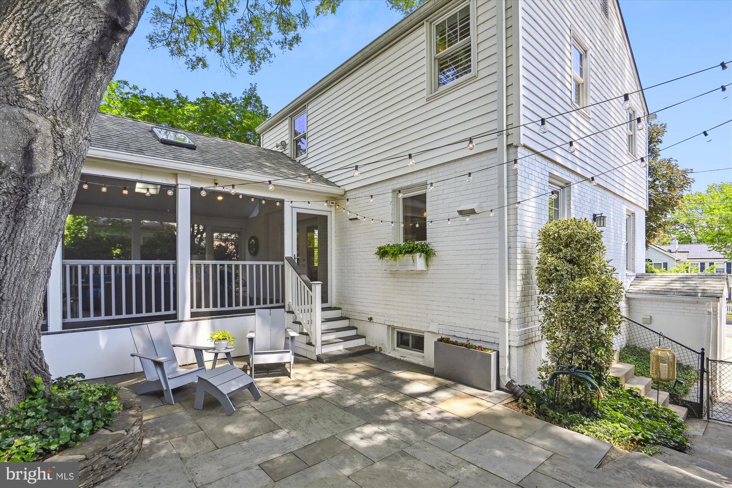 960 Patrick Henry Dr