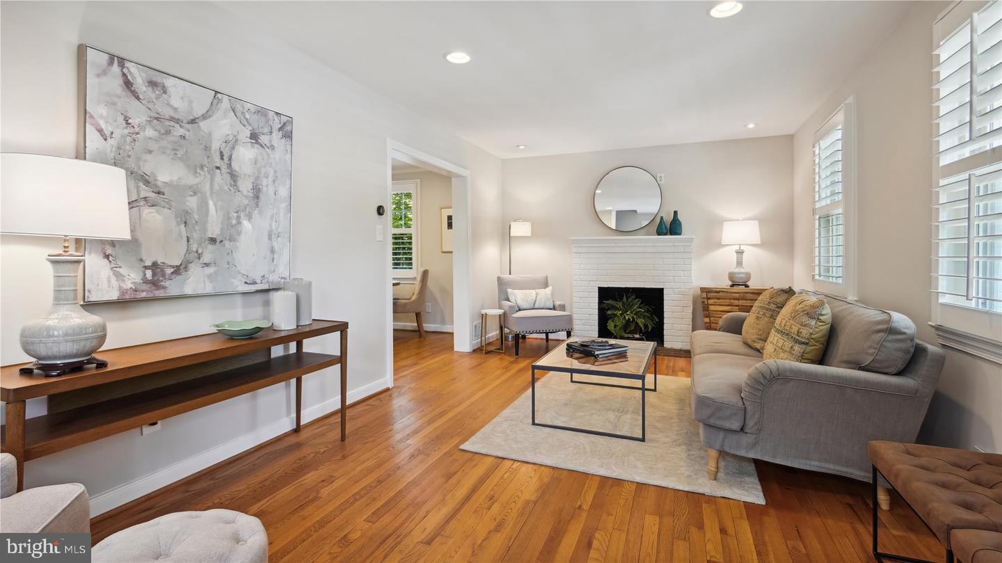 960 Patrick Henry Dr