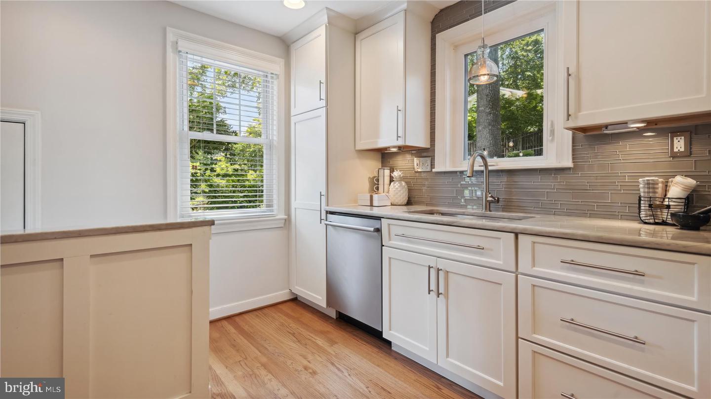 960 Patrick Henry Dr