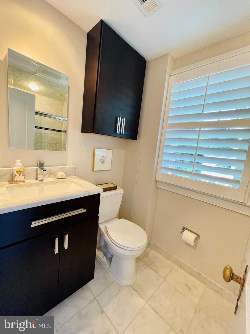 960 Patrick Henry Dr