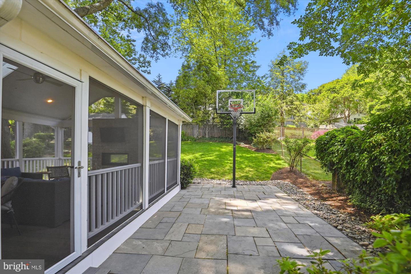 960 Patrick Henry Dr