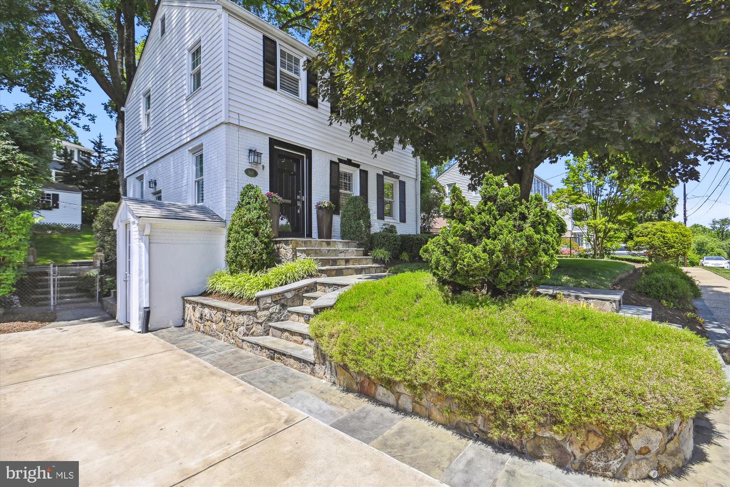 960 Patrick Henry Dr