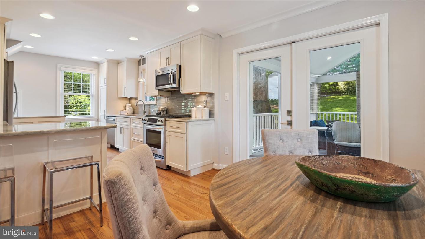 960 Patrick Henry Dr